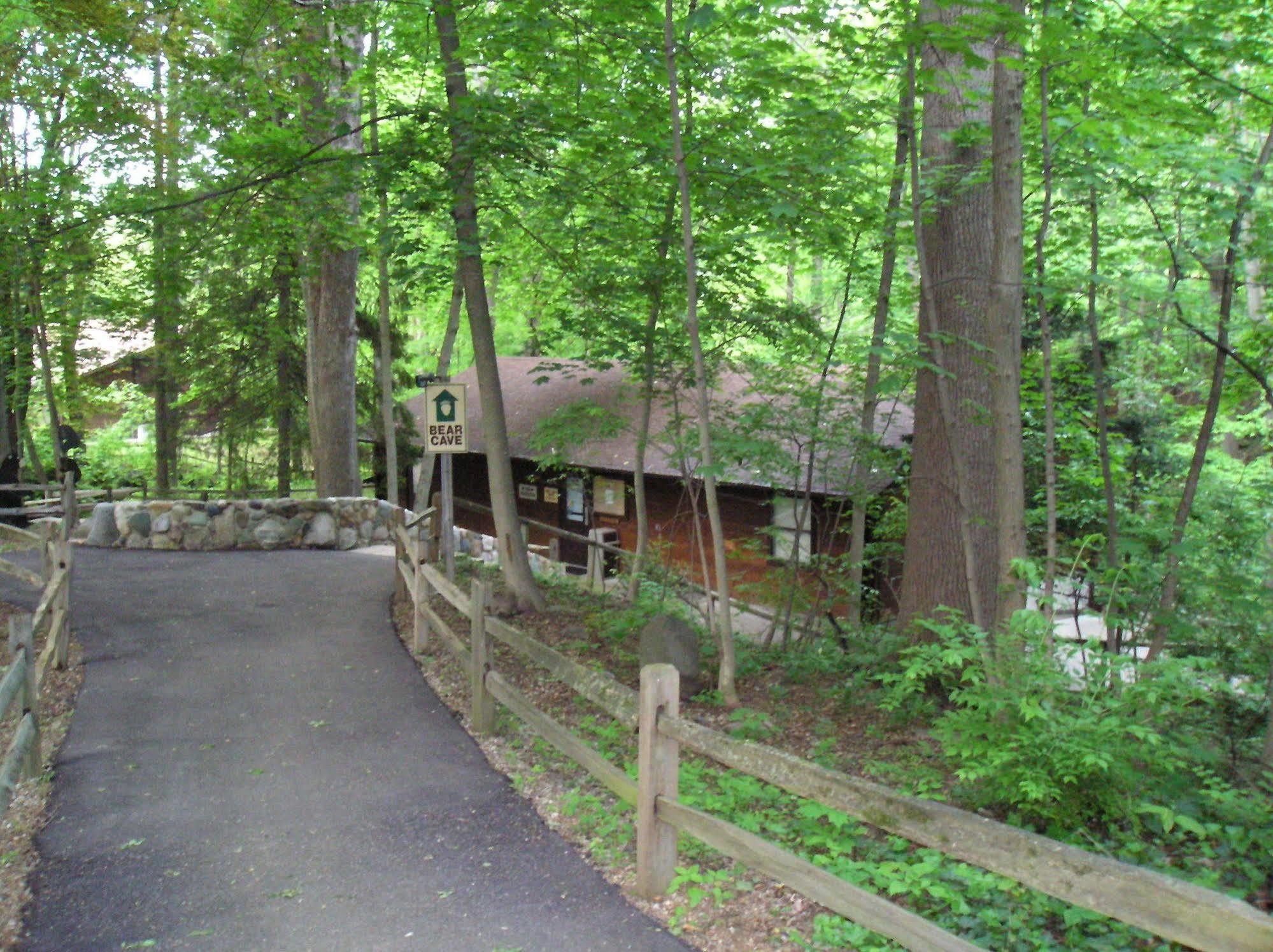 Bear Cave Rv Campground Buchanan Eksteriør billede